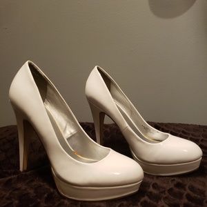 G by guess white platform Pumps